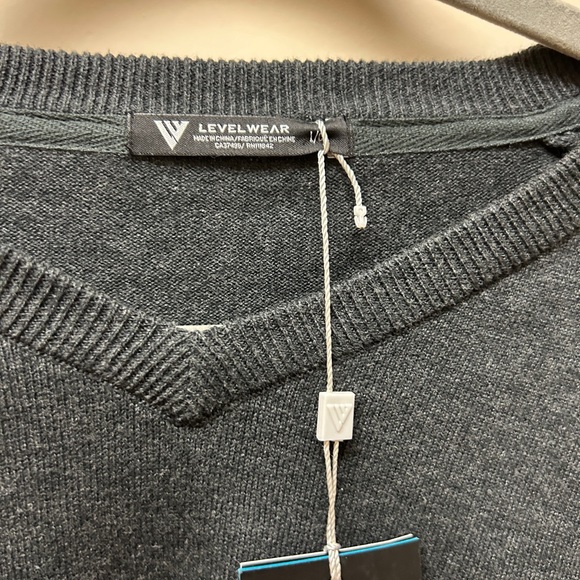 Levelwear Grey Sweater size L ‼️ - Picture 3 of 6